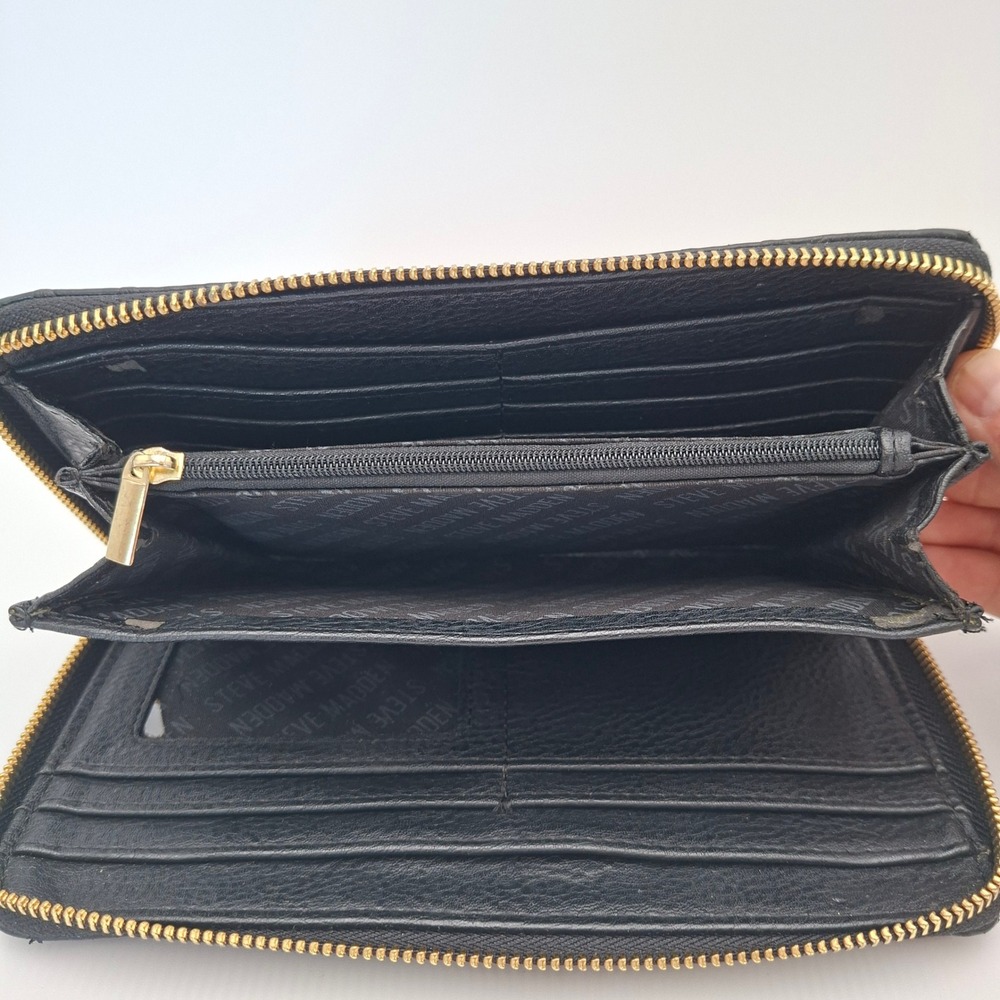 Steve Madden Black Embossed Logo Zip Around Wallet Gold Hardware Faux Leather - Picture 4 of 8